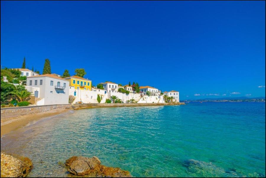Spetses: A beautiful resort island near Athens
