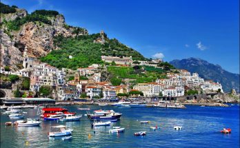 A Popular Italian holiday destination near Naples