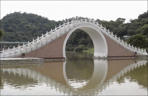 Moon Bridge in Taipei, Taiwan: Like a fairytale